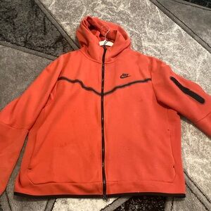 Lobster red Nike tech